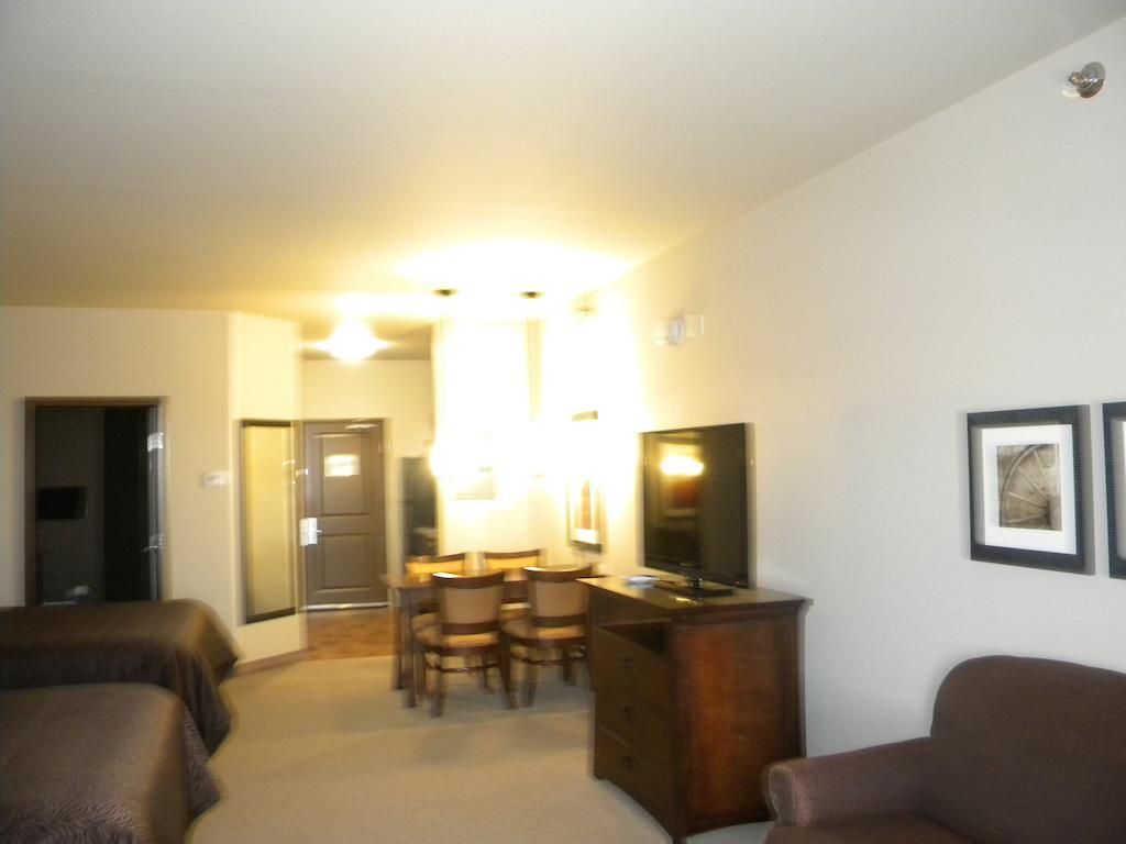 Teddy'S Residential Suites Watford City Eksteriør bilde