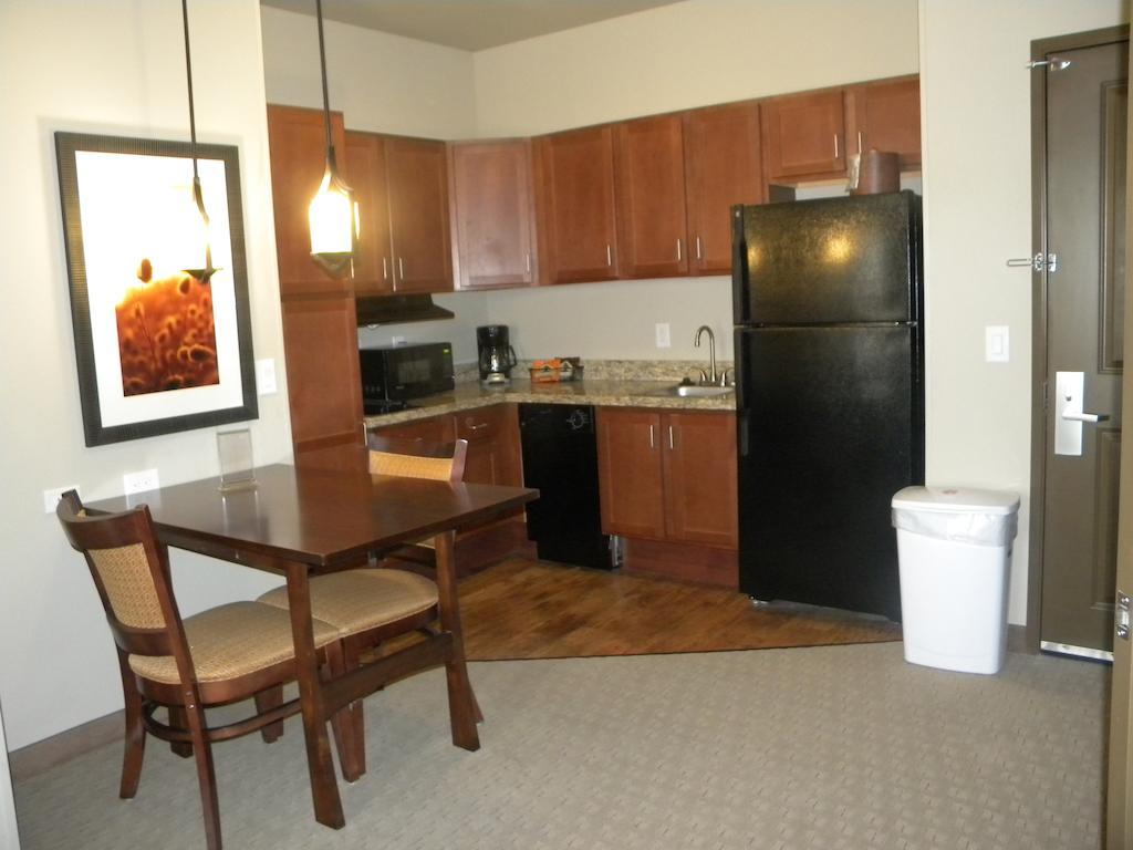 Teddy'S Residential Suites Watford City Eksteriør bilde