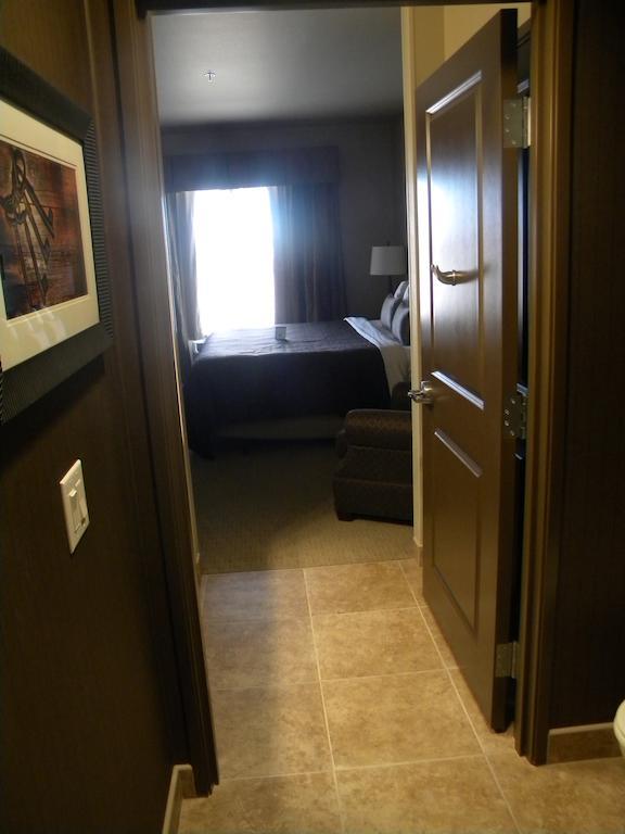 Teddy'S Residential Suites Watford City Eksteriør bilde