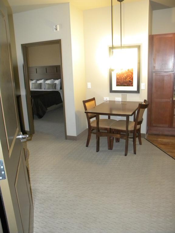 Teddy'S Residential Suites Watford City Eksteriør bilde