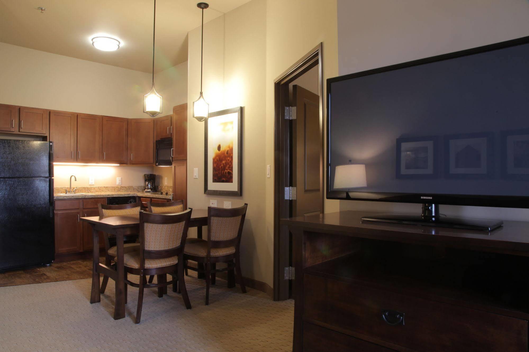 Teddy'S Residential Suites Watford City Eksteriør bilde